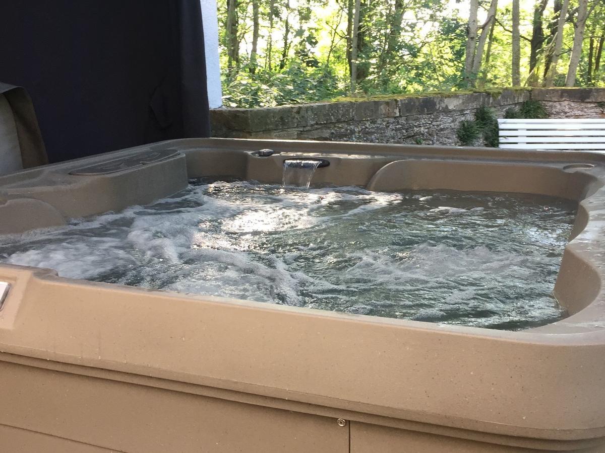 Unique Holiday Home In Virton With Jacuzzi Latour المظهر الخارجي الصورة