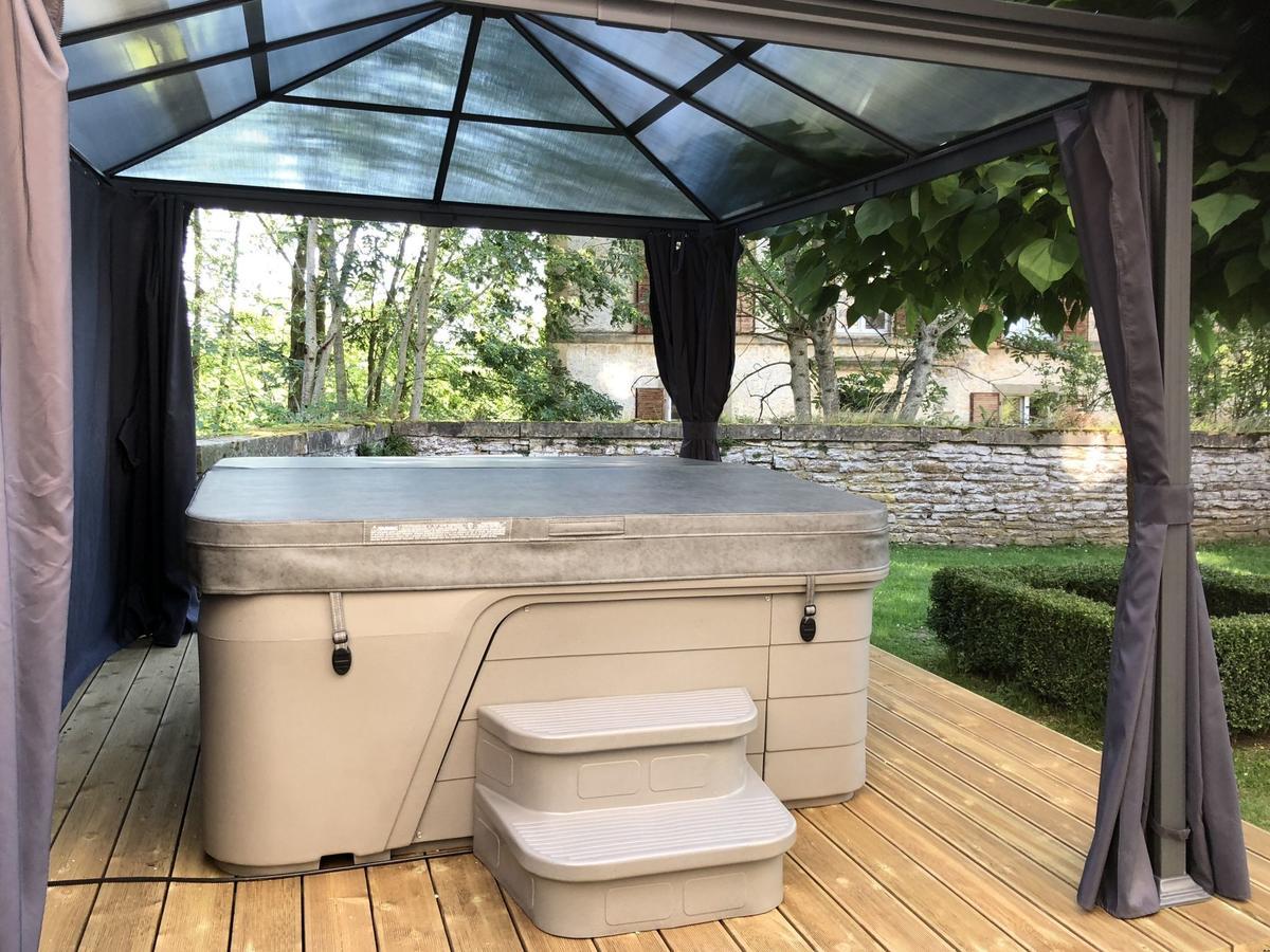Unique Holiday Home In Virton With Jacuzzi Latour المظهر الخارجي الصورة